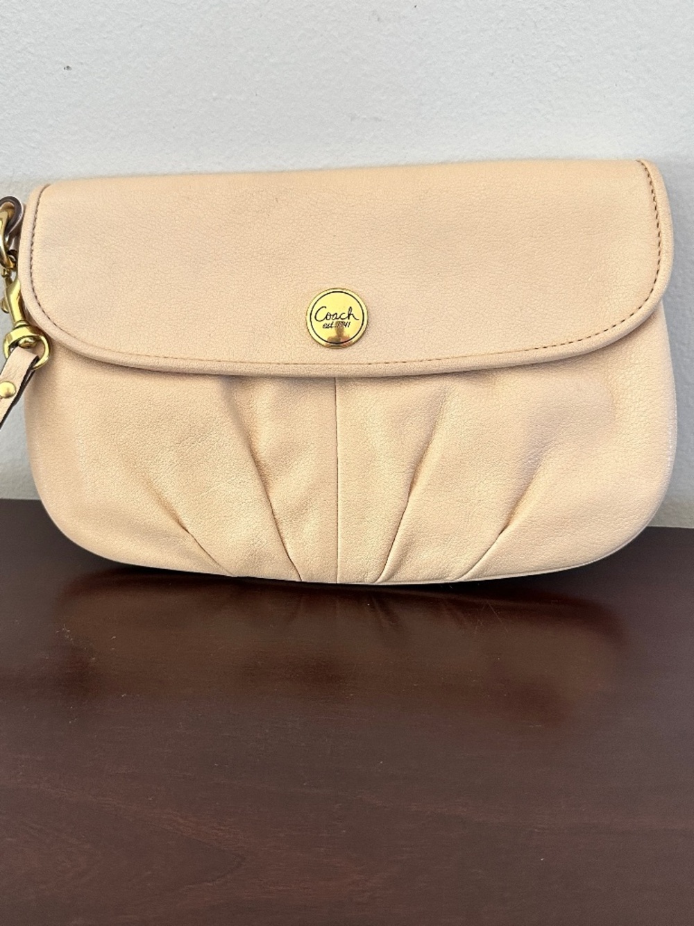 Vintage COACH Bone Cream Leather Wristlet Clutch 90’s Logo Magnetic Button Solid